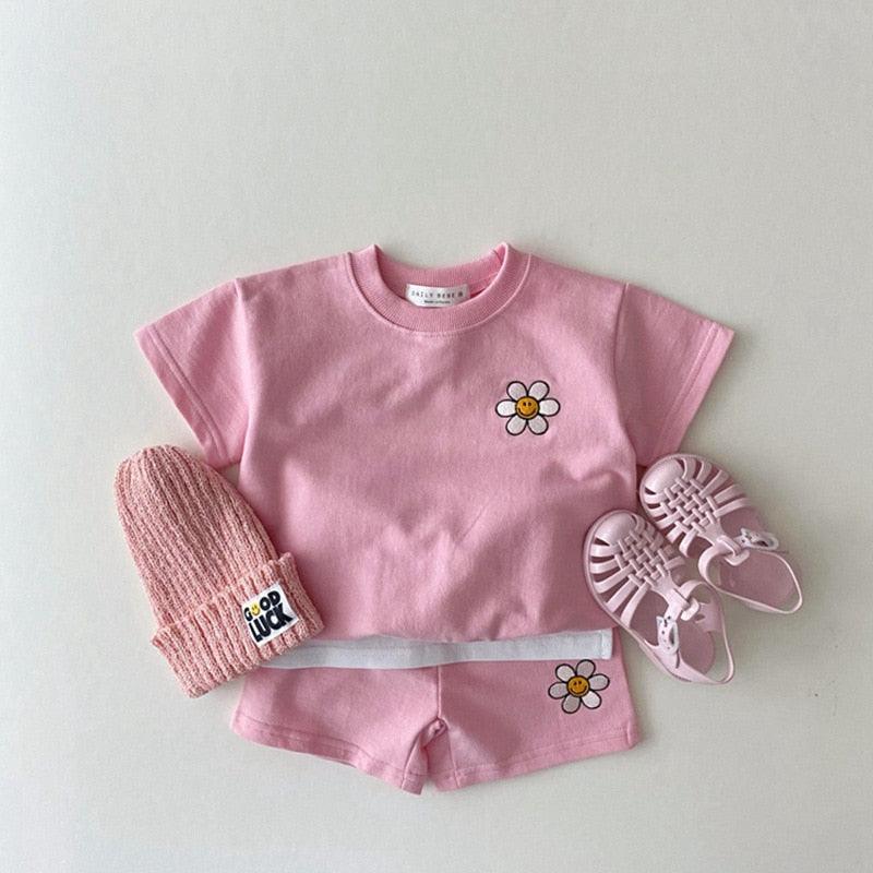 Sunshine Daisy Top With Shorts