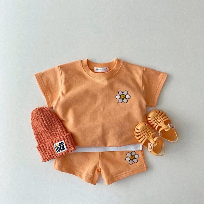 Sunshine Daisy Top With Shorts