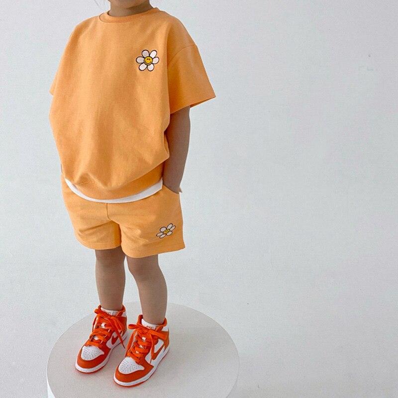 Sunshine Daisy Top With Shorts