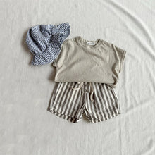 Load image into Gallery viewer, Linen Striped Shorts
