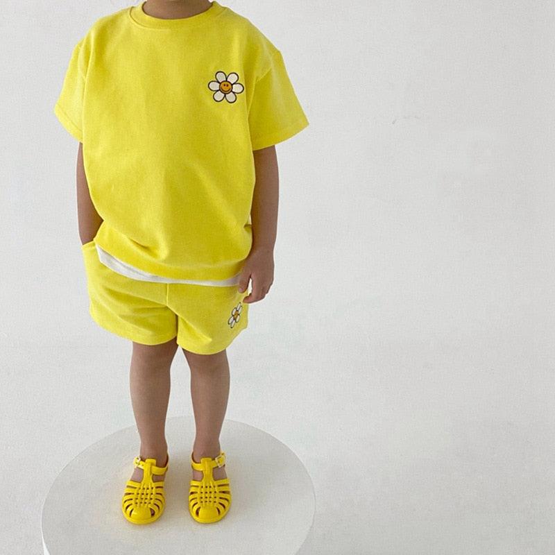 Sunshine Daisy Top With Shorts